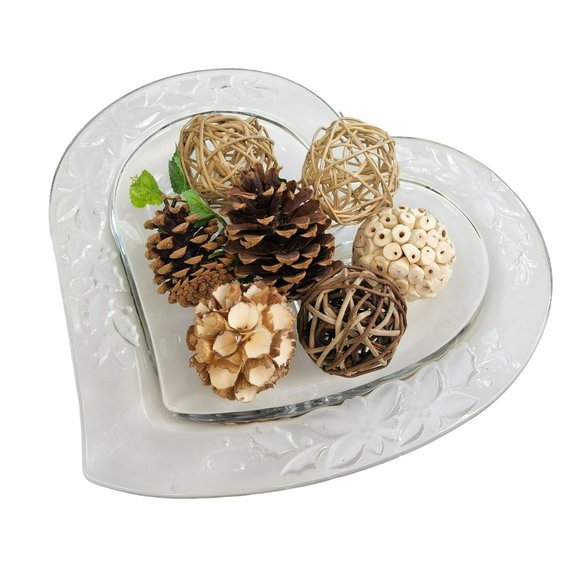 Mikasa Vintage Crystal Heart‎ Shape Dish Frosted Raised leaves 13in - Picture 3 of 12